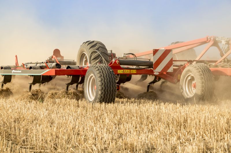 Stubble Cultivators - Kverneland Turbo powerful and efficient in use during operation