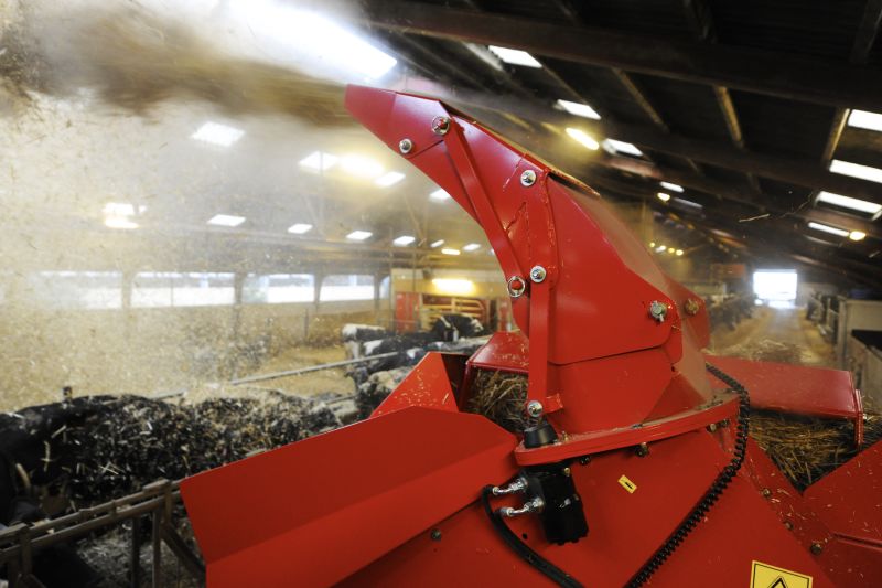 Bale Choppers - Feeders, Kverneland 853, high blowing performance during operation, also a strong package of new features