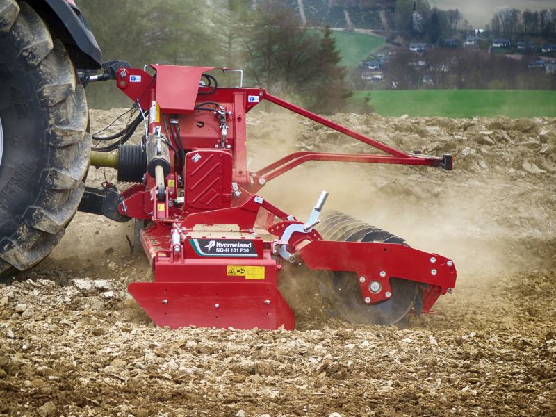 Kverneland F30 meant for large scale harrowing, performs efficient even with low weith