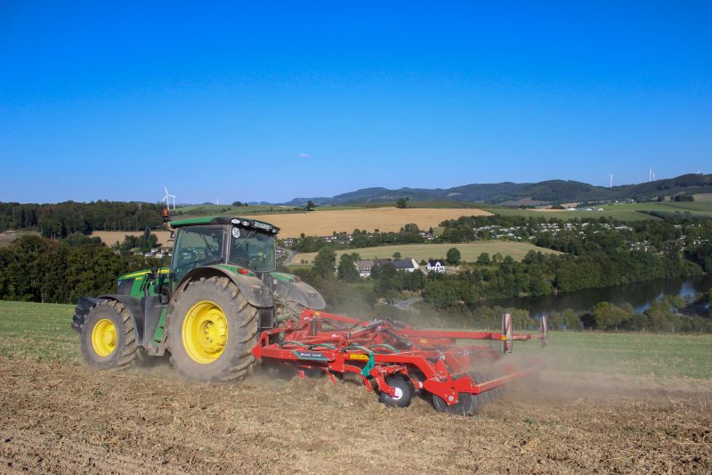 Kverneland Enduro, performing powerful and efficient on field