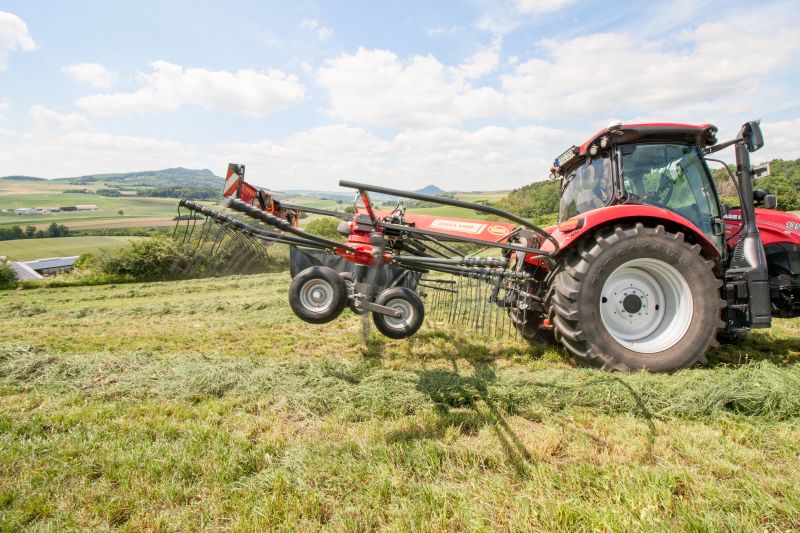 Double Rotor Rakes - VICON ANDEX 705 EVO - 705 VARIO, high performance and TerraLink Plus cardanic rotor providing improved quality of forage