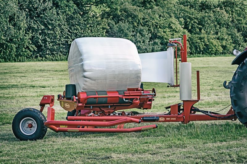 Bale Wrappers - VICON BW 2400, trailed wrapper produced for smaller tractors and is very ease to operate