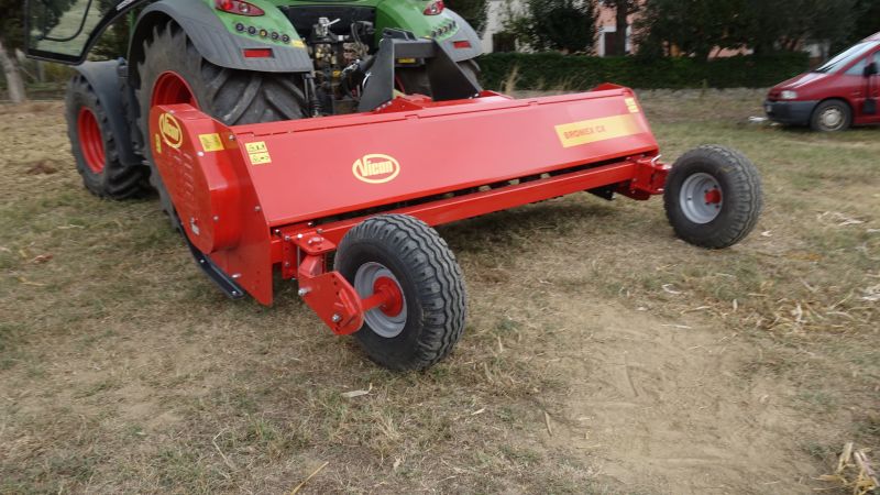 Choppers - VICON BROMEX CX, heavy-duty work on set-aside land and cultivated fields and it offesr unique operation versatility