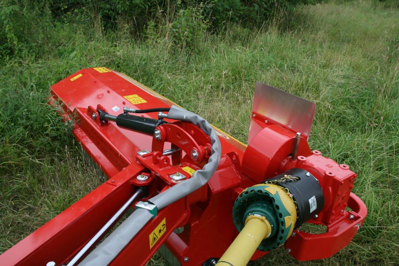 Choppers - VICON BROMEX M PLUS, suitable for road maintenance, clearing out field edges, ditches and hedges. High performance with front and rear choppers