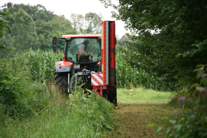 Choppers - VICON BROMEX M PLUS, suitable for road maintenance, clearing out field edges, ditches and hedges. High performance with front and rear choppers