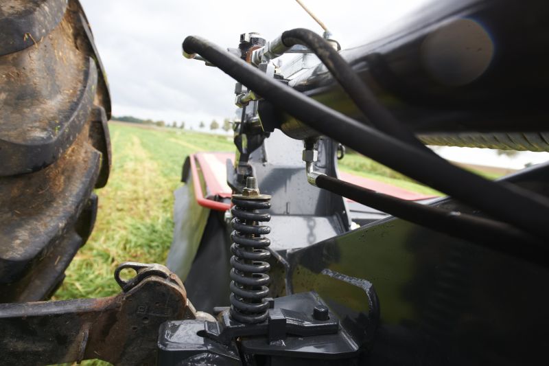 Plain Mowers - VICON EXTRA 328 - 332 - 336 - 340 - REAR MOUNTED DISC MOWERS, vertical and safe transportation, attractive for smaller farms