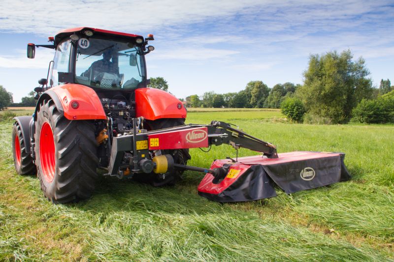 Plain Mowers - VICON EXTRA 432H - 436H - 440H - REAR MOUNTED DISC MOWERS, a disc mower with hydraulic suspension and high performance during field operation