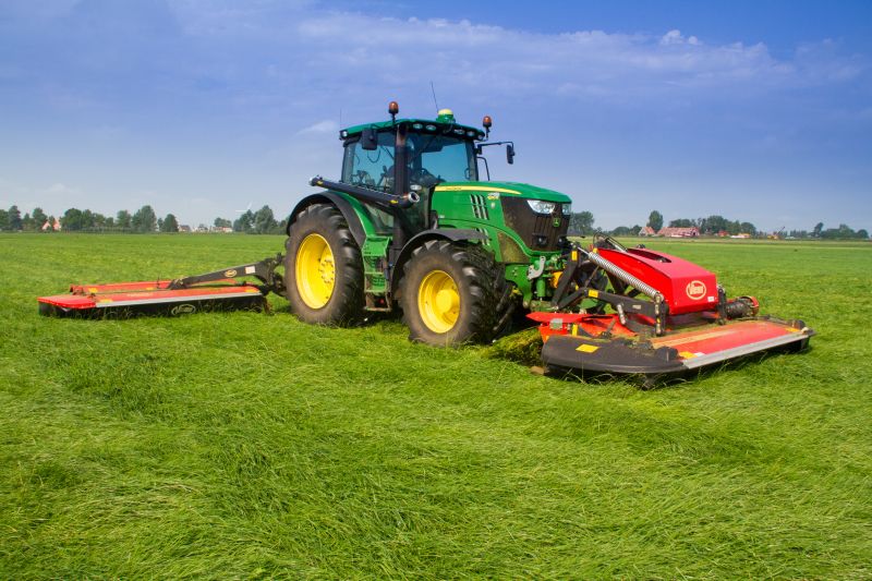 Mower Conditioners - Vicon EXTRA 687T - Efficient Butterfly Mower Combination, low weight with tripple mower conditions for high efficiency during field operation