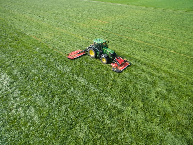 Mower Conditioners - Vicon EXTRA 687T - Efficient Butterfly Mower Combination, low weight with tripple mower conditions for high efficiency during field operation