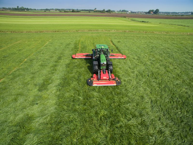 Mower Conditioners - Vicon EXTRA 687T - Efficient Butterfly Mower Combination, low weight with tripple mower conditions for high efficiency during field operation