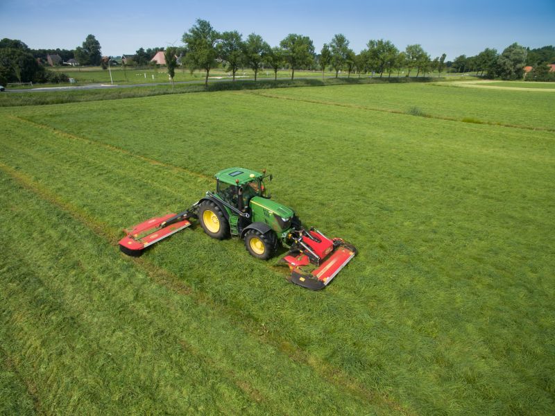 Mower Conditioners - Vicon EXTRA 687T - Efficient Butterfly Mower Combination, low weight with tripple mower conditions for high efficiency during field operation