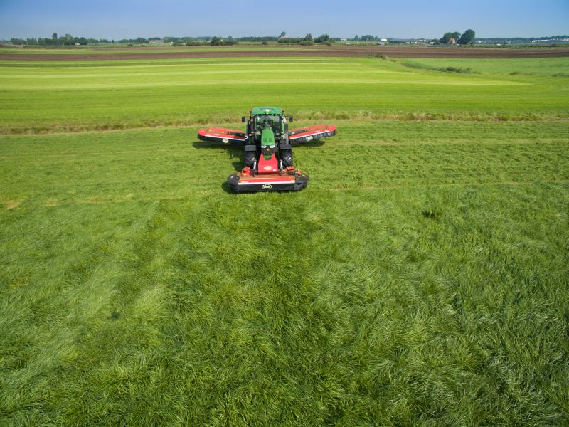 Mower Conditioners - Vicon EXTRA 687T - Efficient Butterfly Mower Combination, low weight with tripple mower conditions for high efficiency during field operation