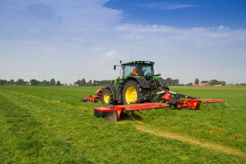 Mower Conditioners - Vicon EXTRA 687T - Efficient Butterfly Mower Combination, low weight with tripple mower conditions for high efficiency during field operation