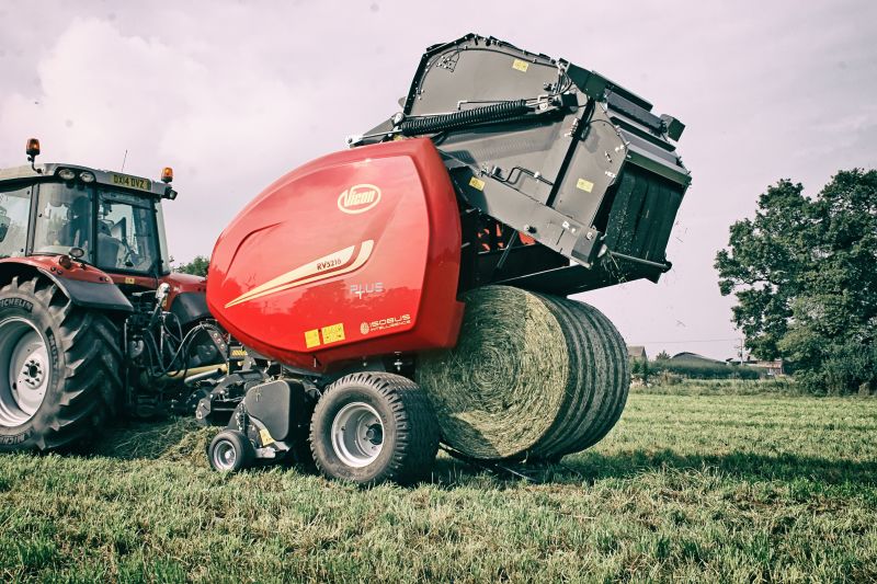 Variable Chamber round balers - VICON RV 5216 - 5220 PLUS, high performance during field operation