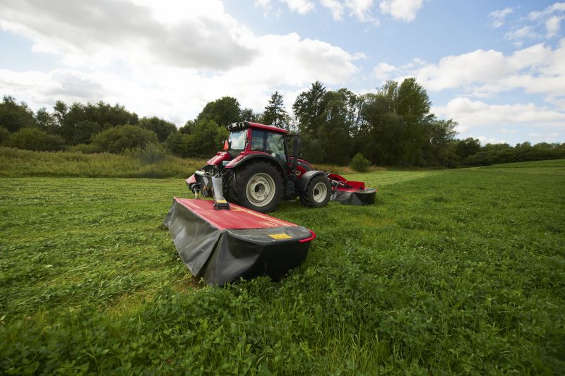 Plain Mowers - VICON EXTRA 328F - 332F - FRONT MOUNTED DISC MOWER, with its responsive headstock makes it easy to use