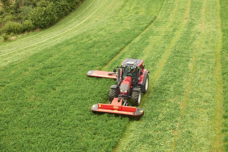 Plain Mowers - VICON EXTRA 324F ALPIN - FRONT MOUNTED ALPINE DISC MOWER, made for mountain regions and hilly conditions with its stable gravity point and excellent visibility