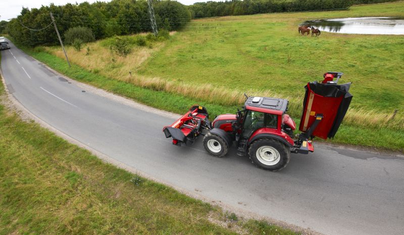 Plain Mowers - VICON EXTRA 324F ALPIN - FRONT MOUNTED ALPINE DISC MOWER, made for mountain regions and hilly conditions with its stable gravity point and excellent visibility