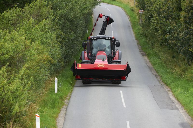 Plain Mowers - VICON EXTRA 324F ALPIN - FRONT MOUNTED ALPINE DISC MOWER, made for mountain regions and hilly conditions with its stable gravity point and excellent visibility