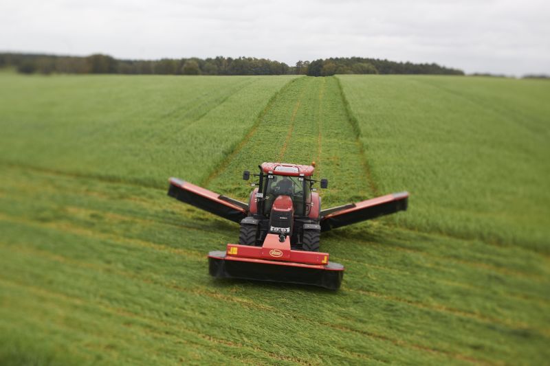 Plain Mowers - VICON EXTRA 324F ALPIN - FRONT MOUNTED ALPINE DISC MOWER, made for mountain regions and hilly conditions with its stable gravity point and excellent visibility