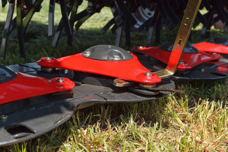 Mower Conditioners - Kverneland EXTRA 900, Unique Suspension providing Outstanding Ground Following