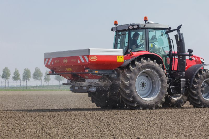 Disc Spreaders - Vicon RotaFlow RO-XL, provides long range of spreading, optimal with more capacity