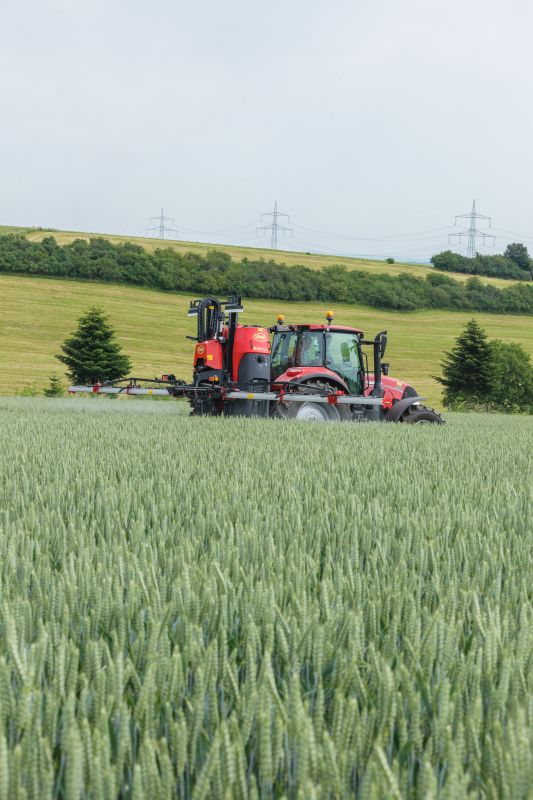 Kverneland iXter A, mounted spray tank, simple but powerfull on field