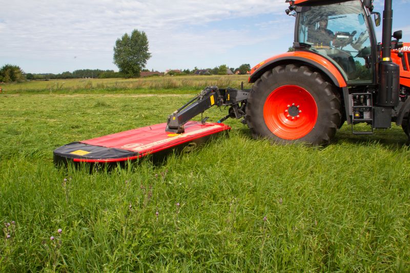 Plain Mowers - VICON EXTRA 432H - 436H - 440H - REAR MOUNTED DISC MOWERS, a disc mower with hydraulic suspension and high performance during field operation