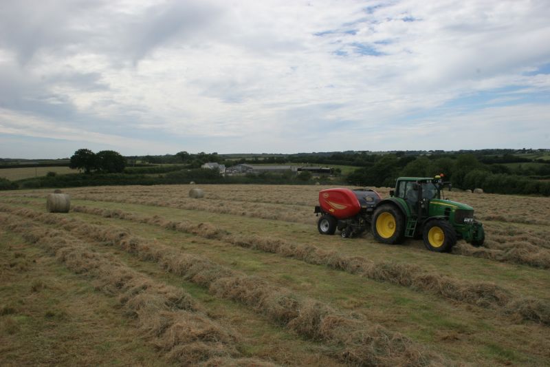 Fixed Chamber round balers - VICON FIXBALE 500, specialist baler for heavy silage conditions with low power requirments for efficient operation