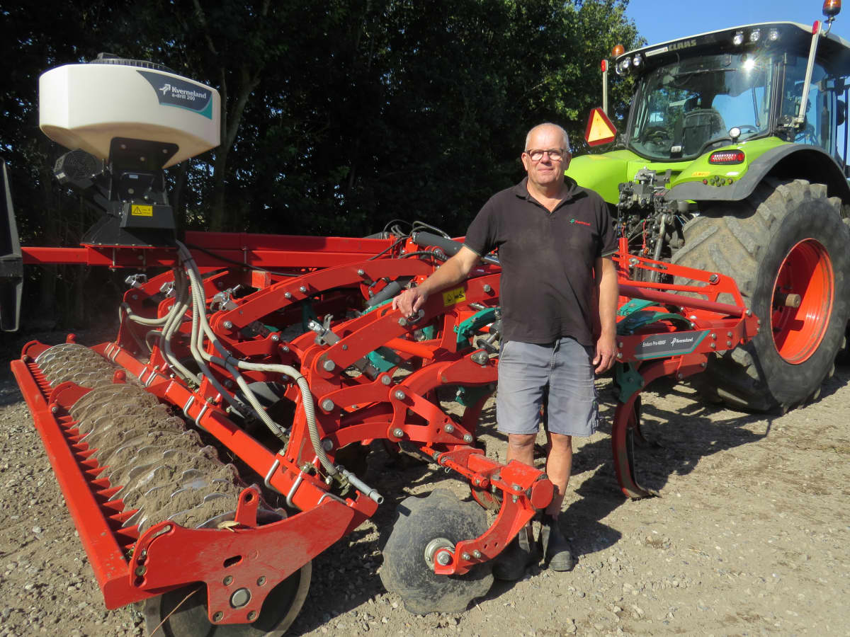 The Danish farmer Henning Rasmussen talks about his deep cultivator, seed drill, fertilizer spreader and brand new field sprayer, all from Kverneland.