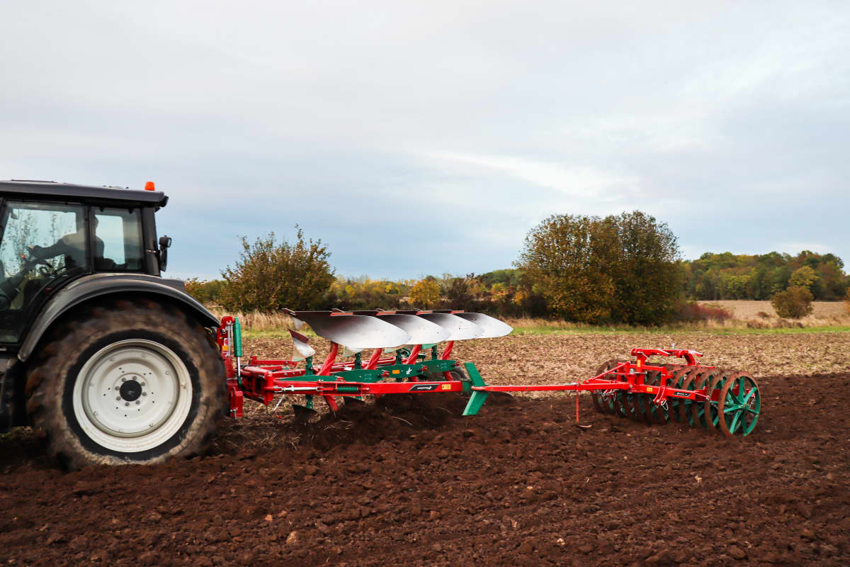 Kverneland 2300 S Providing the best soil preparation, with great range of accessories