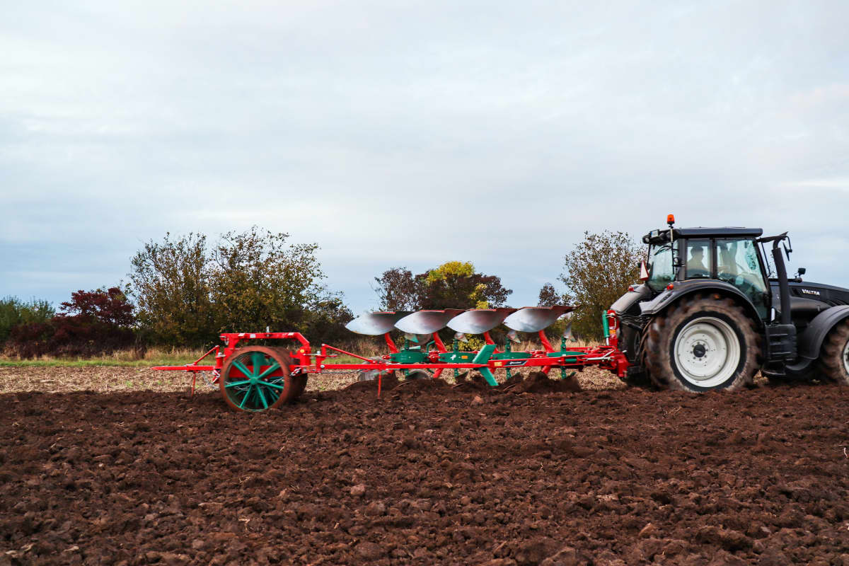 Kverneland 2300 S Providing the best soil preparation, with great range of accessories