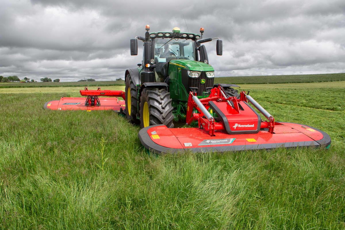 Mower Conditioners - Kverneland 3300 FT - FR, excellent ground tracking from 3 dimensional suspension