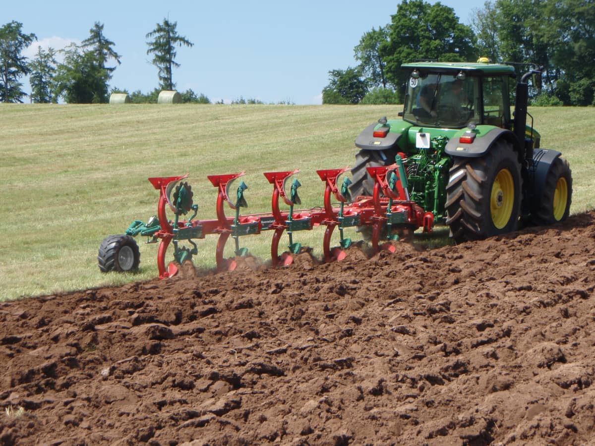 Reversible Mounted Ploughs - Kverneland EG LB efficient plough for medium to heavy soils, great range of accessories