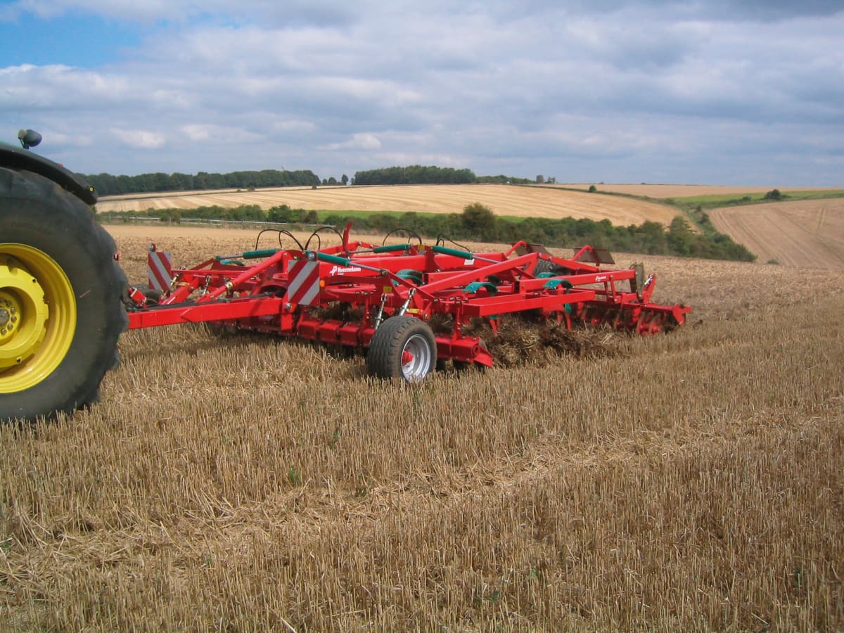 Stubble Cultivators - Kverneland CTC Cultivator performs perfect mixing and levelling with reduces maintenance