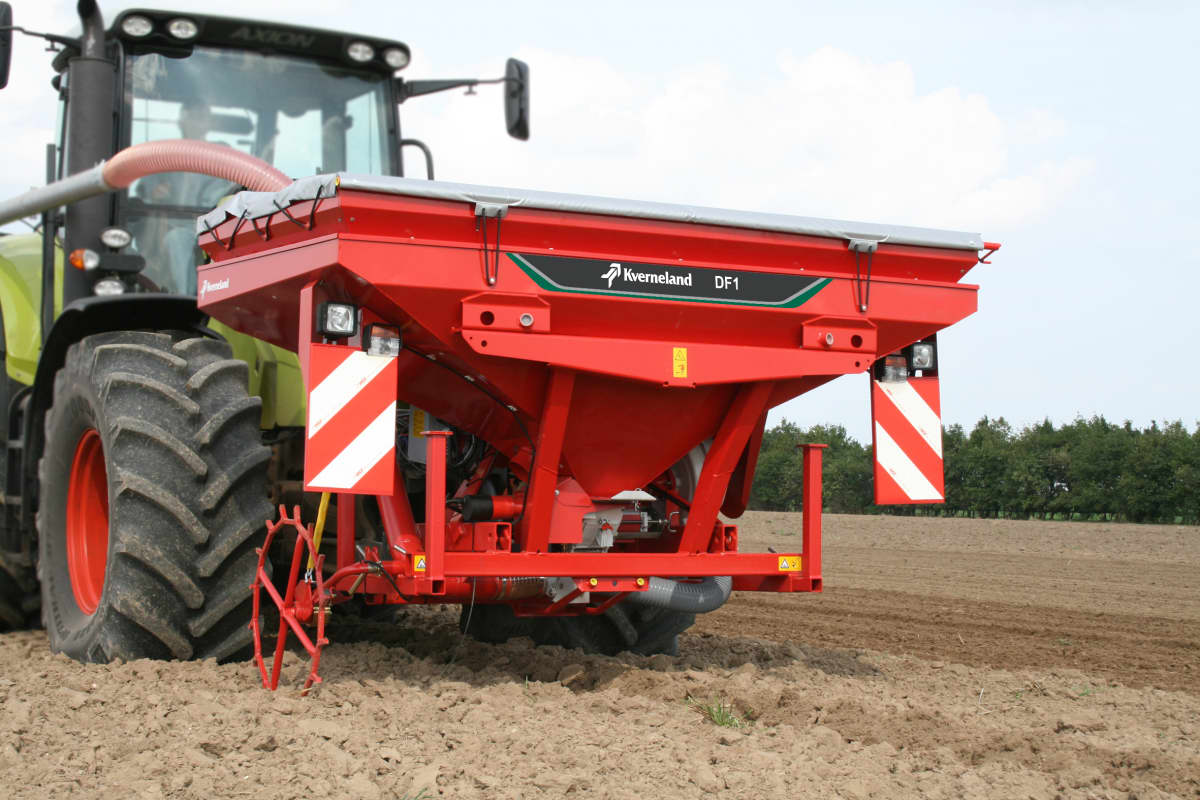 Pneumatic seed drills - Kverneland DF1, balanced and flexibility on field while seeding