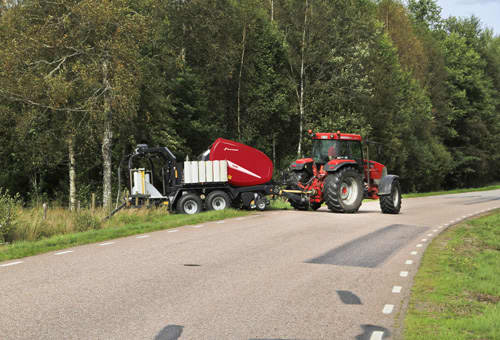 Fixed Chamber Baler-Wrapper combinations - Kverneland 6350 Plus FlexiWrap, on road transported by tractor
