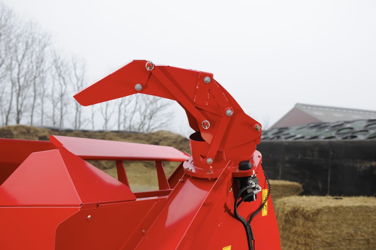 Bale Choppers - Feeders, Kverneland 853, high blowing performance during operation, also a strong package of new features