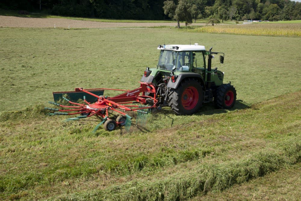 Single Rotor Rakes - Kverneland 9542 - 9546, curved tin armes for a more efficient approach on field