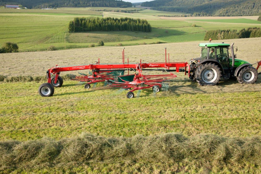 Double rotor rakes - Kverneland 9577 S, double rake with superb performance and Exceptional maneuverability