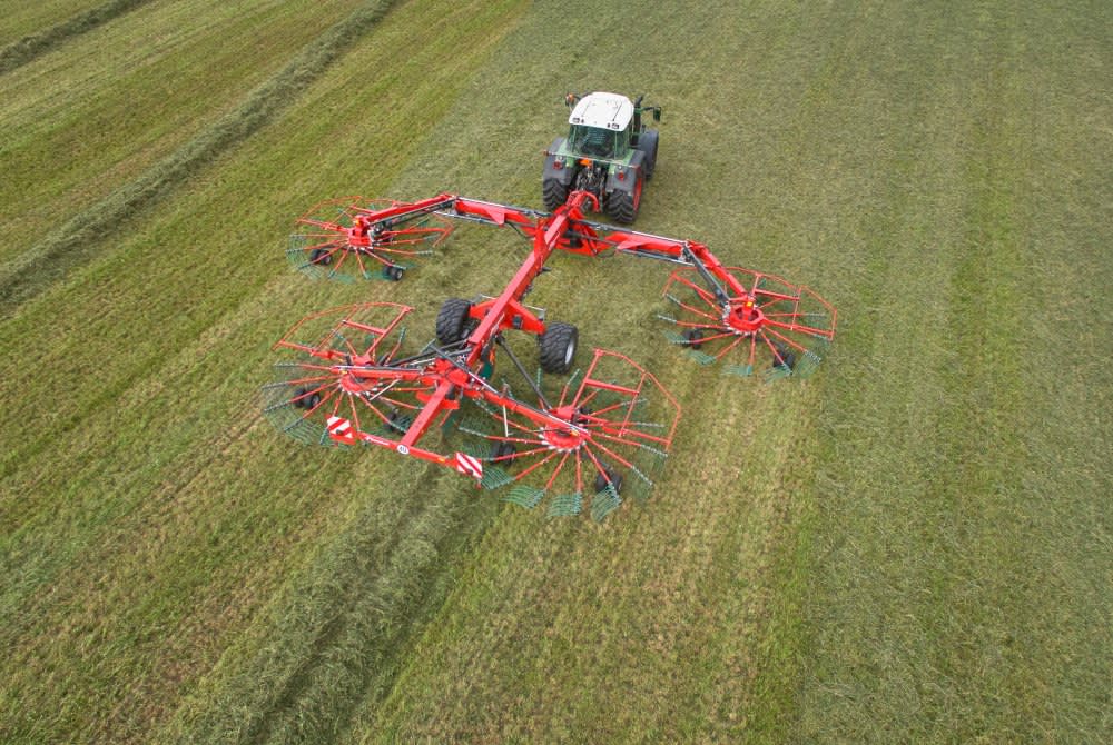 Four Rotor Rakes - Kverneland 97150 C, optimal ground pressure with high output and capacity