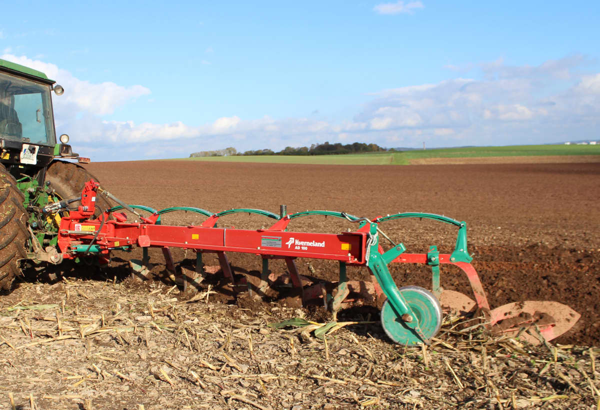 Conventional Ploughs - Kverneland AB AD, easy and efficient ploughing during operations on field