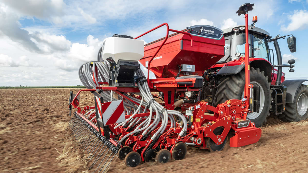 Kverneland e-drill with integrated a-drill seeder