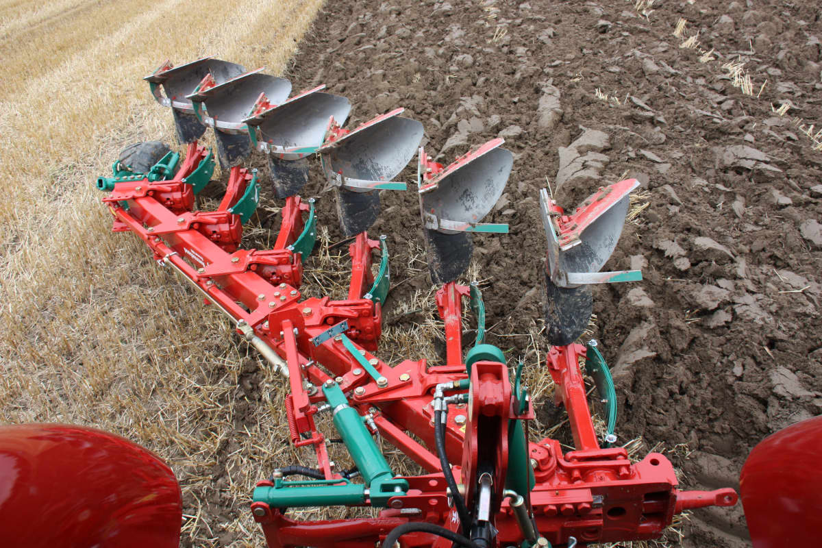 Reversible Mounted Ploughs - Kverneland Ecomat perfect for shallow ploughing