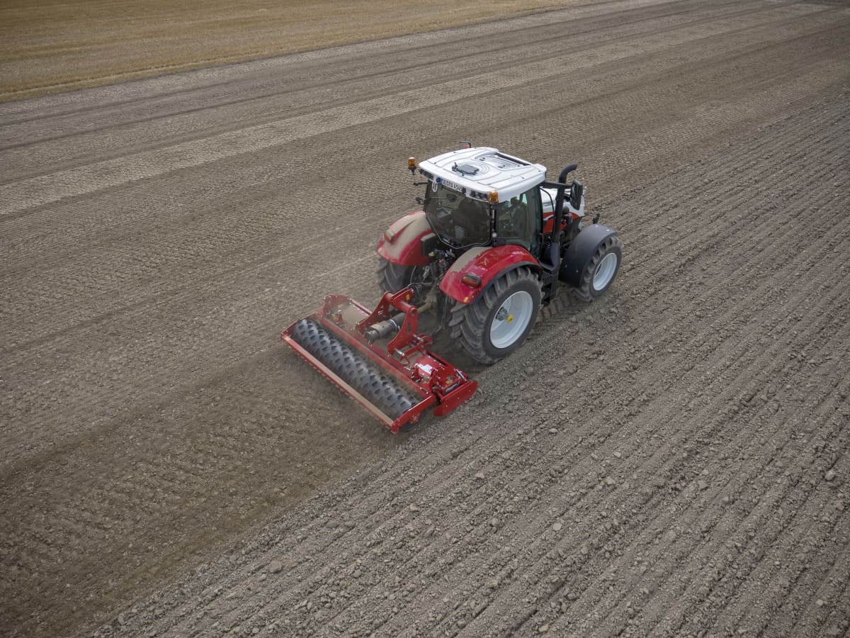 Kverneland M series, medium sized, reliabale with long life time and perfect soil levelling