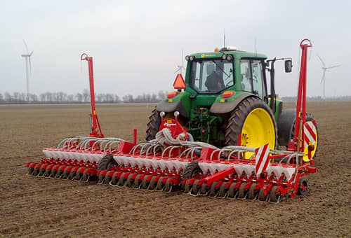 Vegetable precision drills - Kverneland Miniair Nova, rigid model resulting in quick adjustment of the sowing depth