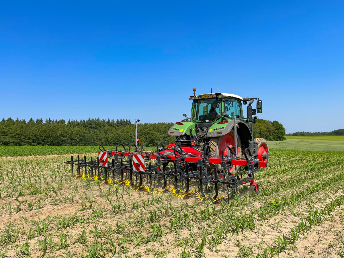 Advanced manual weeder For Efficiency In Farming 