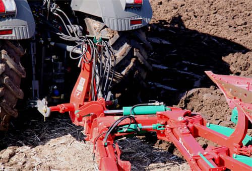 Reversible Semi-Mounted Ploughs - Kverneland PG RG, stabile and high performance with great range of accessories