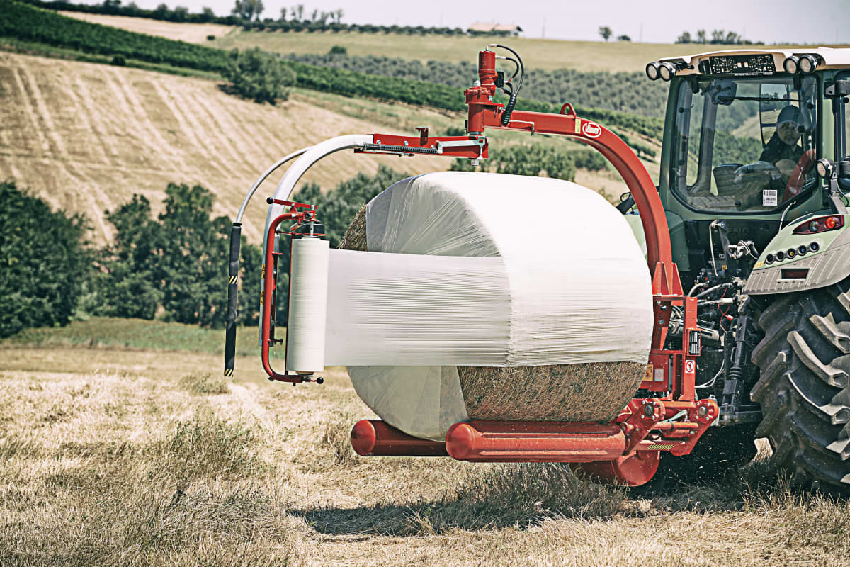 Bale Wrappers - VICON BW 2250, wrap on the move with easy and gentle self-loading of the bales