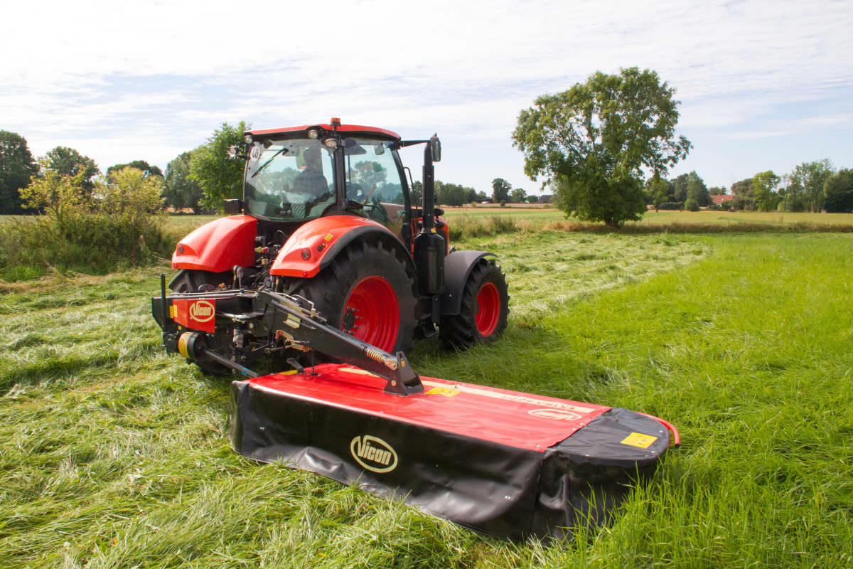 Plain Mowers - VICON EXTRA 432H - 436H - 440H - REAR MOUNTED DISC MOWERS, a disc mower with hydraulic suspension and high performance during field operation