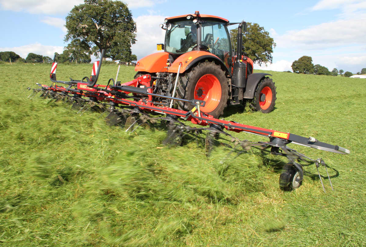 mounted tedders - VICON FANEX 554-684-764-904-1124, Central adjustment for border spreading keeping the crop inside the field.